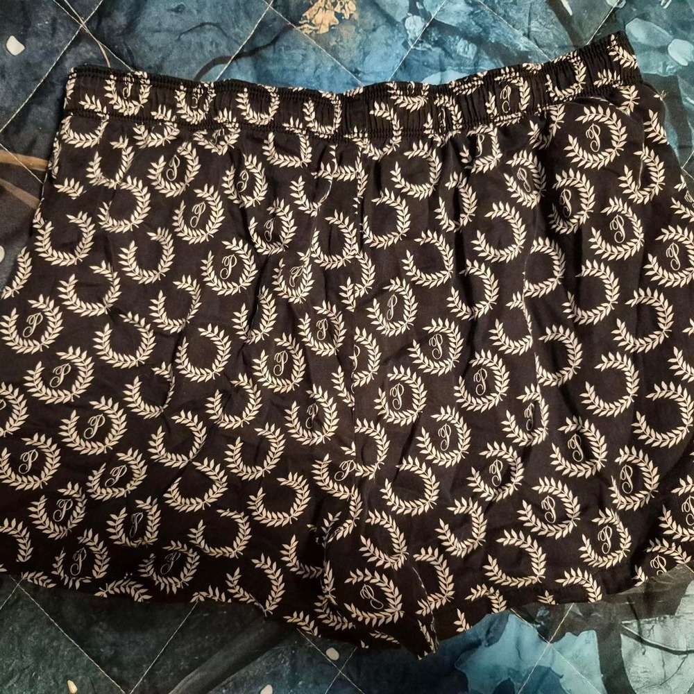 Victoria's Secret PINK Black Laurel Wreath Logo Sleep Shorts Womens XS